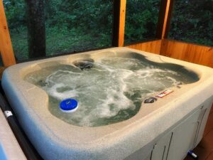 Hot tub at Cool Creek